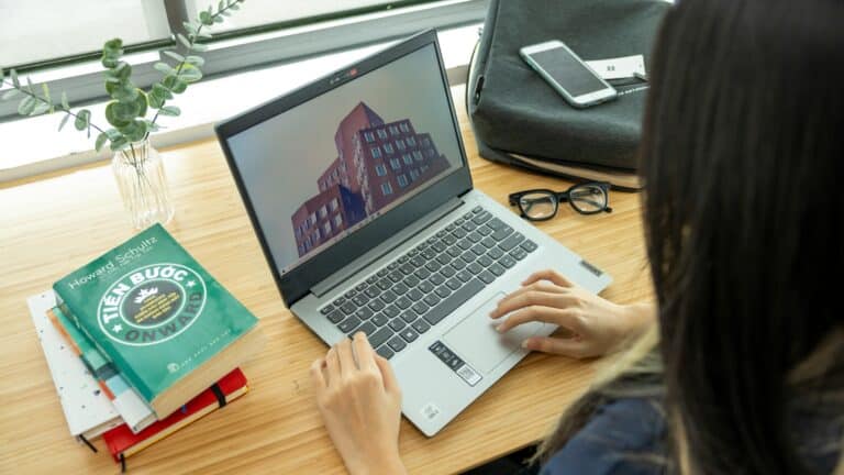 Reliable, fast internet in Hungary for remote workers. We help expats get connected with Telekom Fiber – 300, 1000 or 2000 Mbps. Simple, fast, in English.
